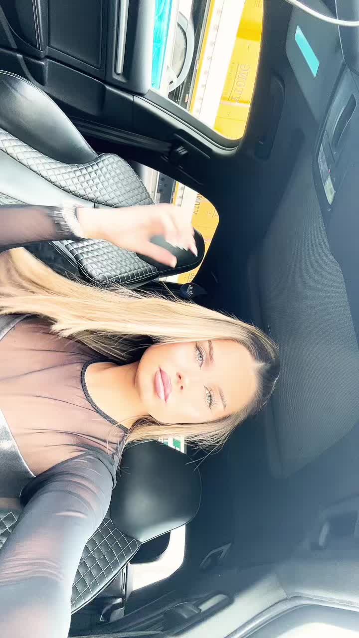 @<33
