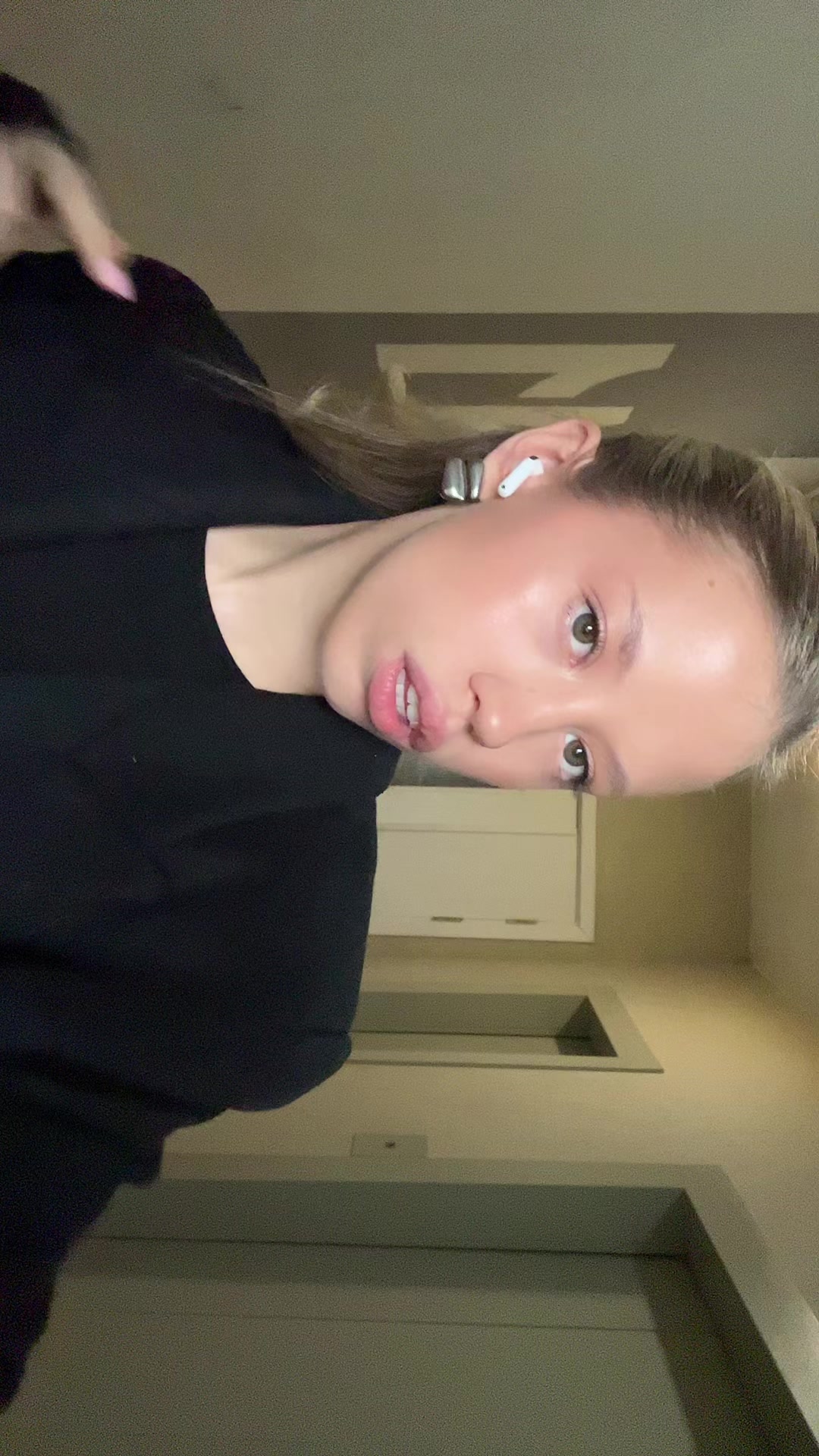 @лизаааа👄