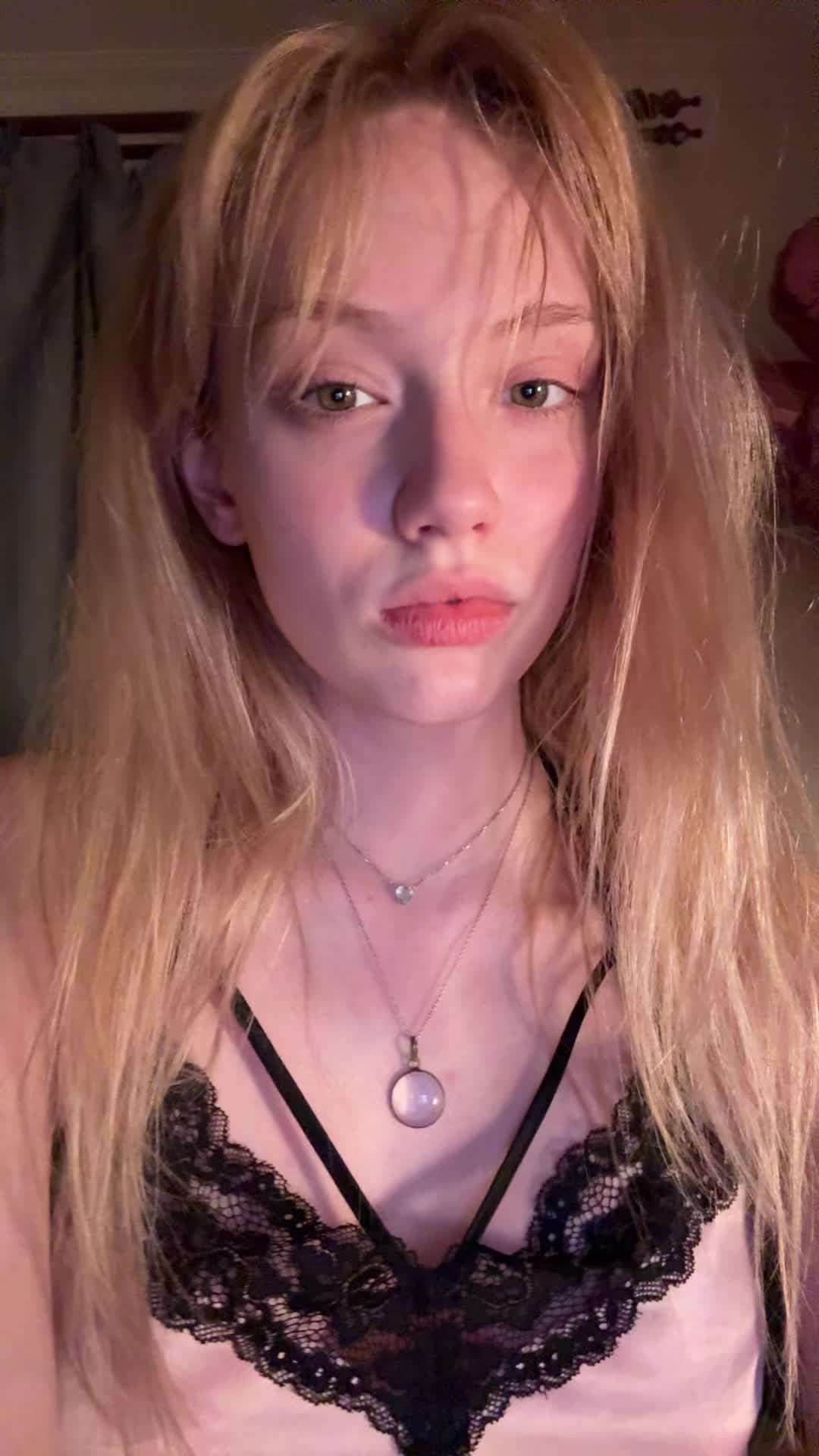 @MarisaLeona_