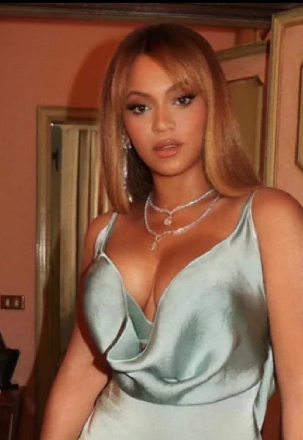 @Sophie 🐝