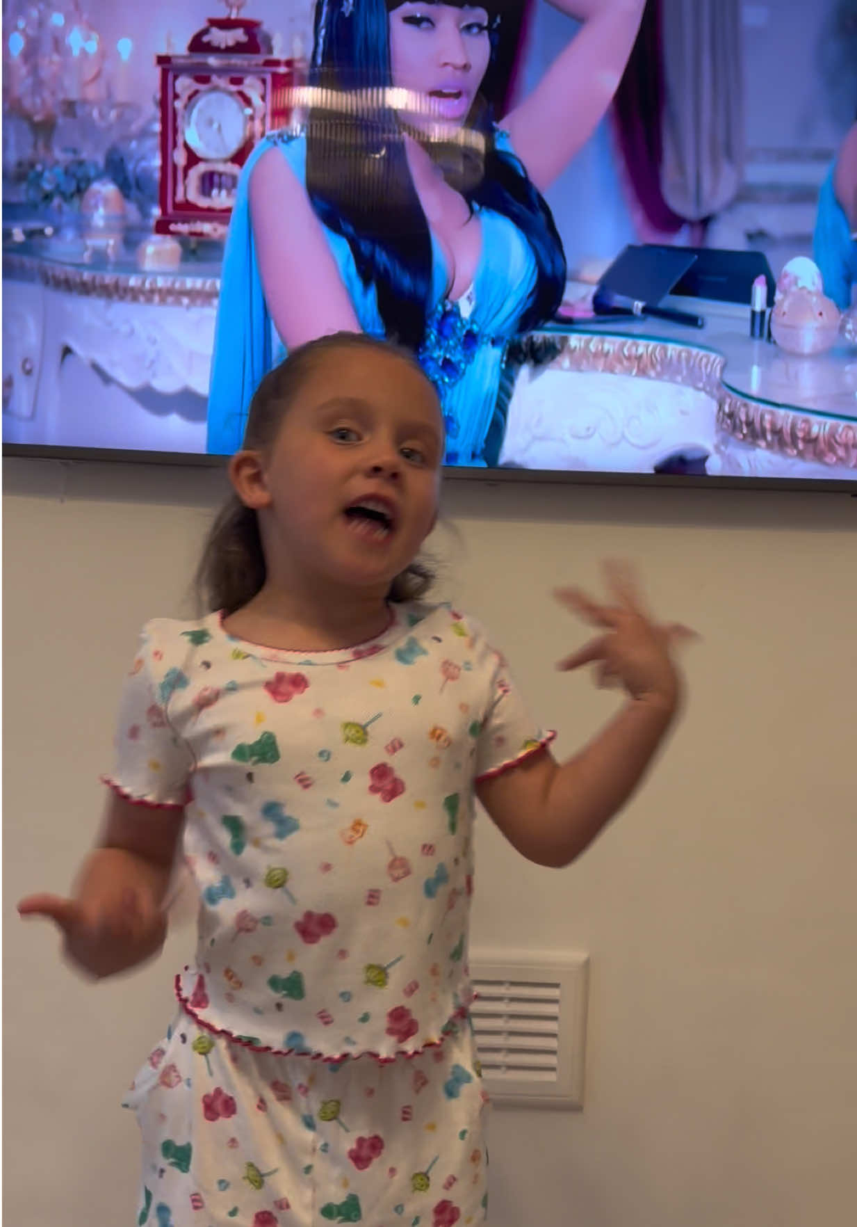 @LittleV