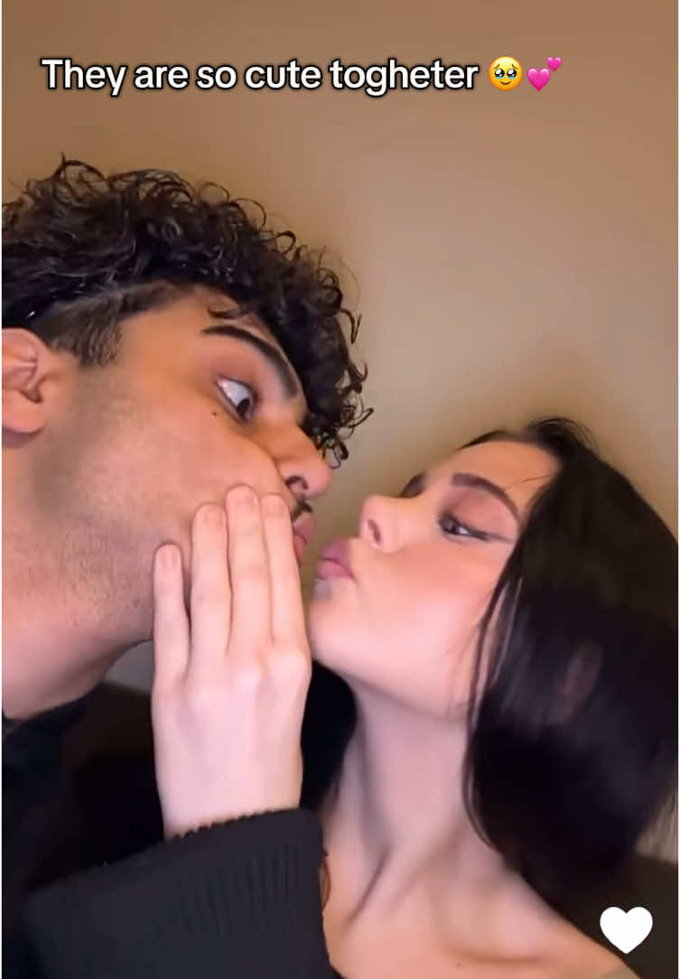 @𝐂𝐫𝐞𝐰𝐧𝐢𝐪𝐮𝐞 🫧