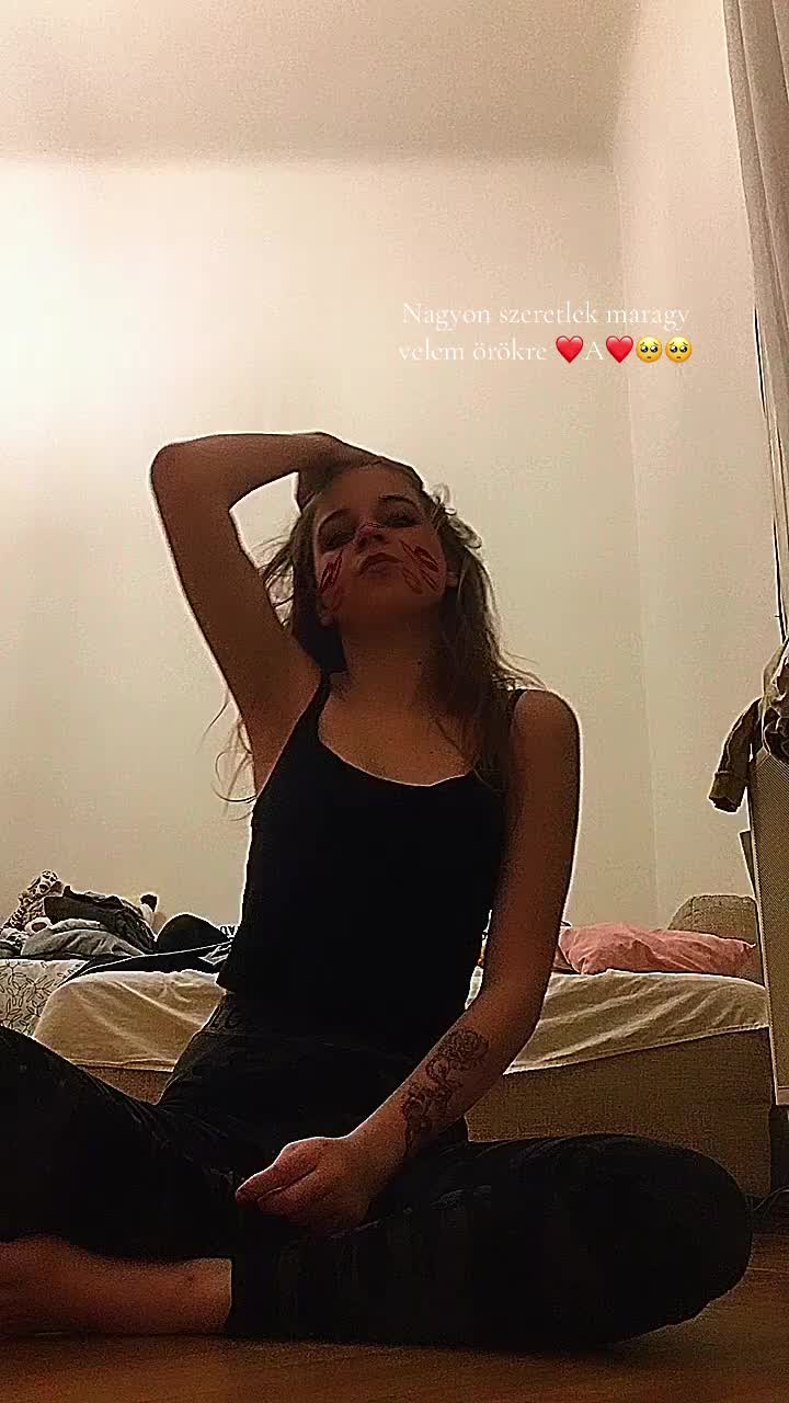 @Izabella Komaromi