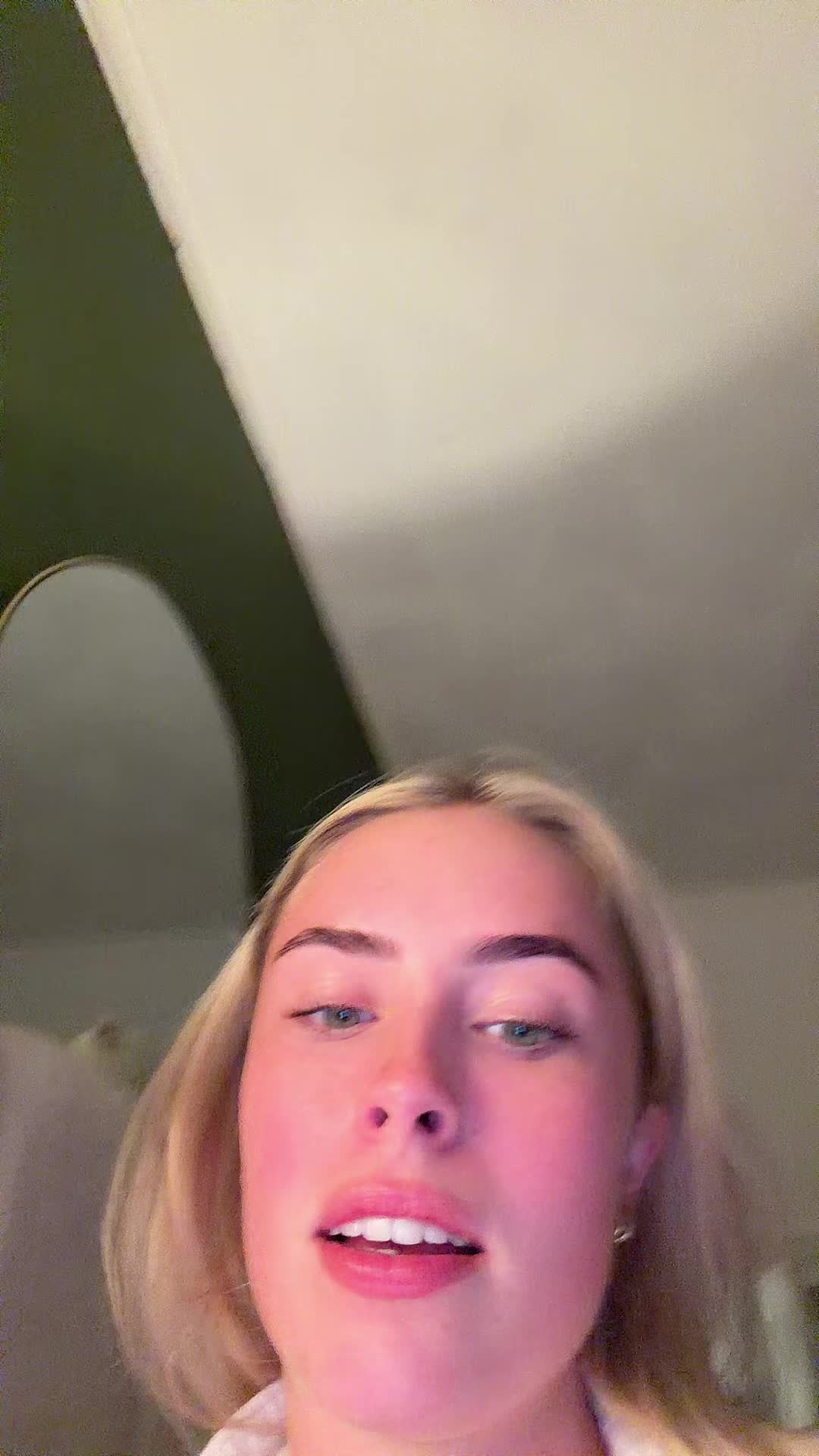 @huhnellywho