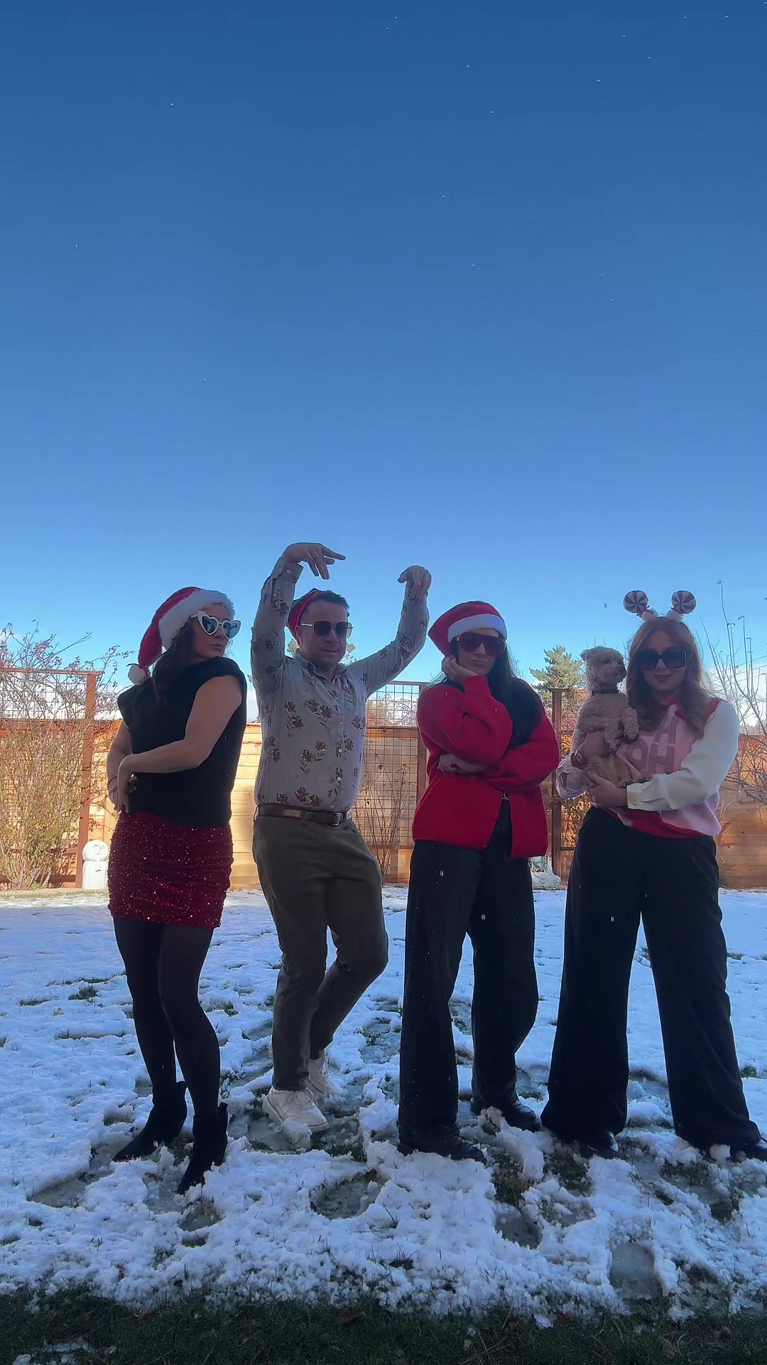 @lauradawkes_