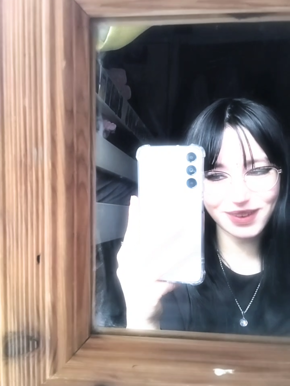 @𝑬𝒎𝒊 🎀