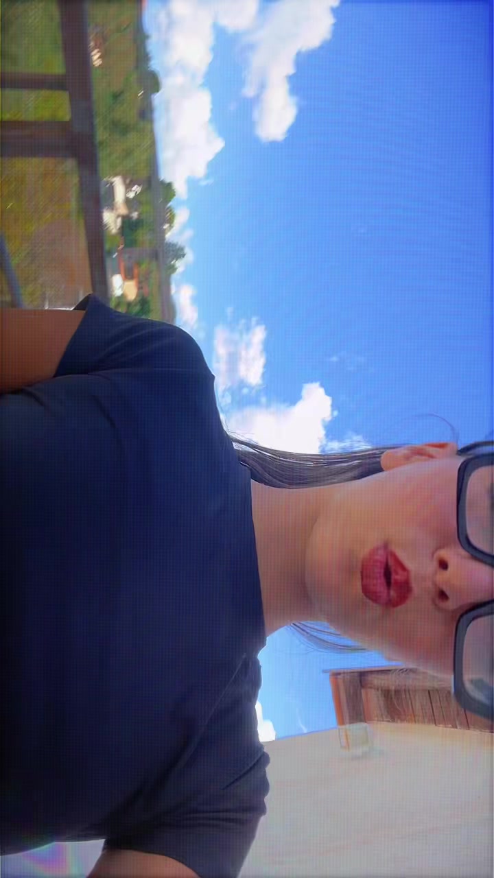 @_annalucy_