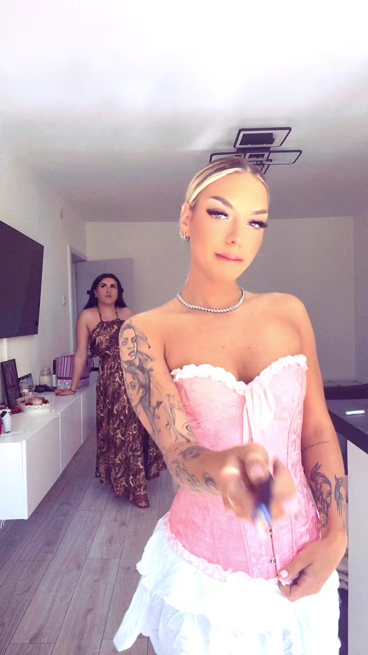 @Alllee