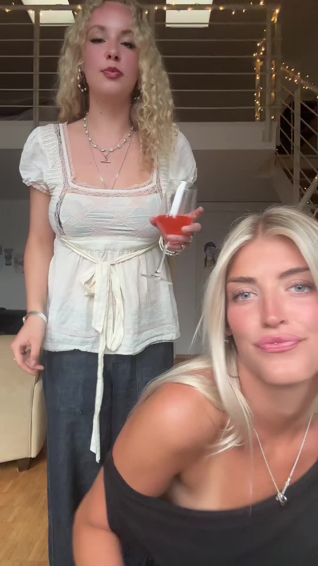 @😇