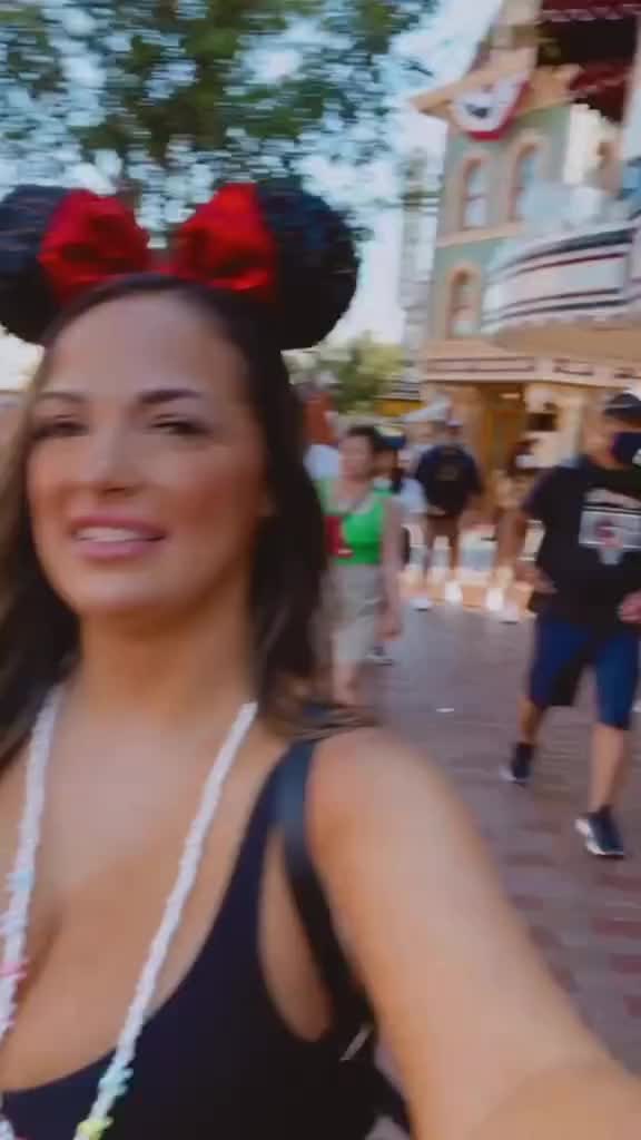@Bella