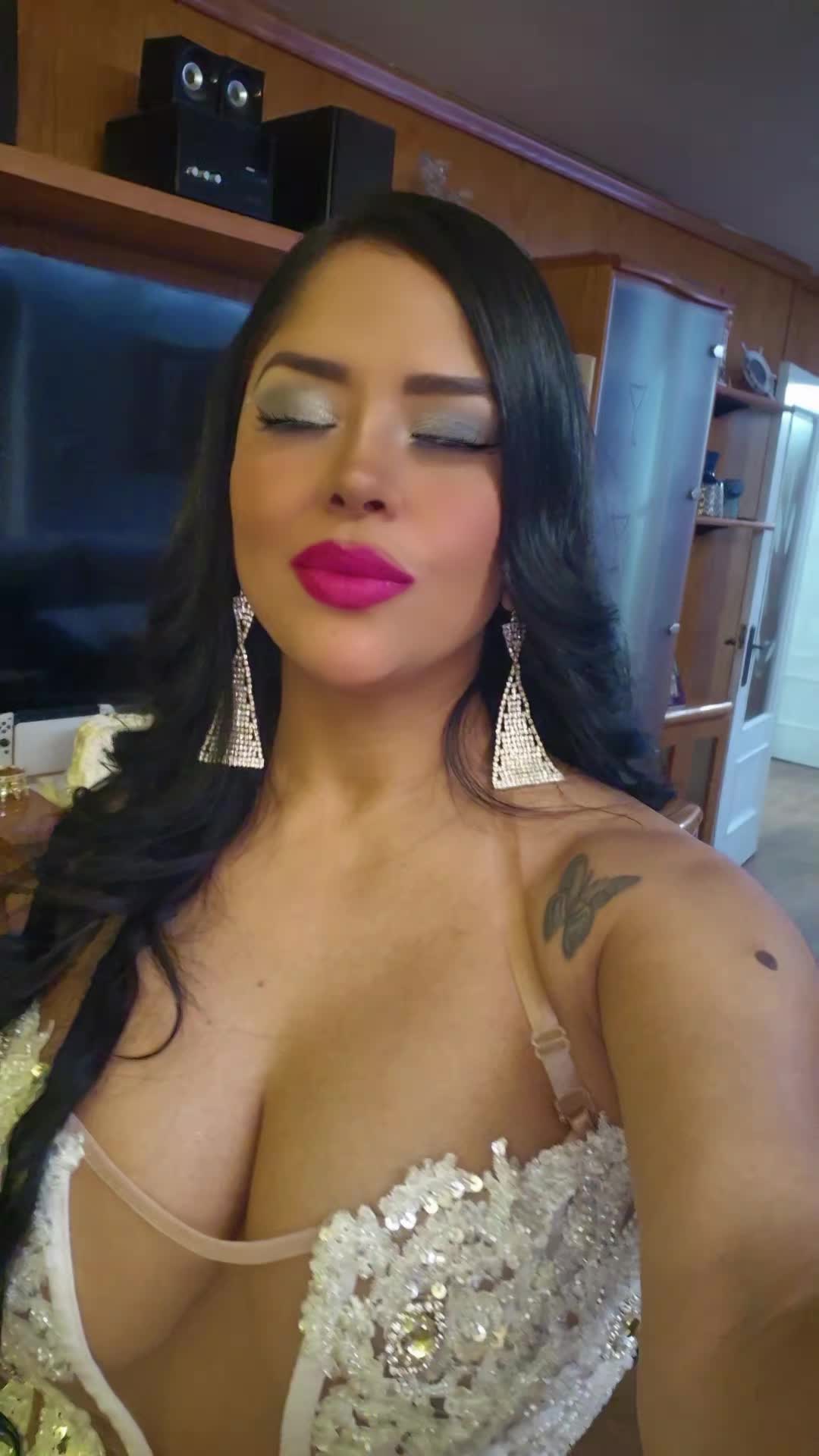 @Mariposa Guayaca