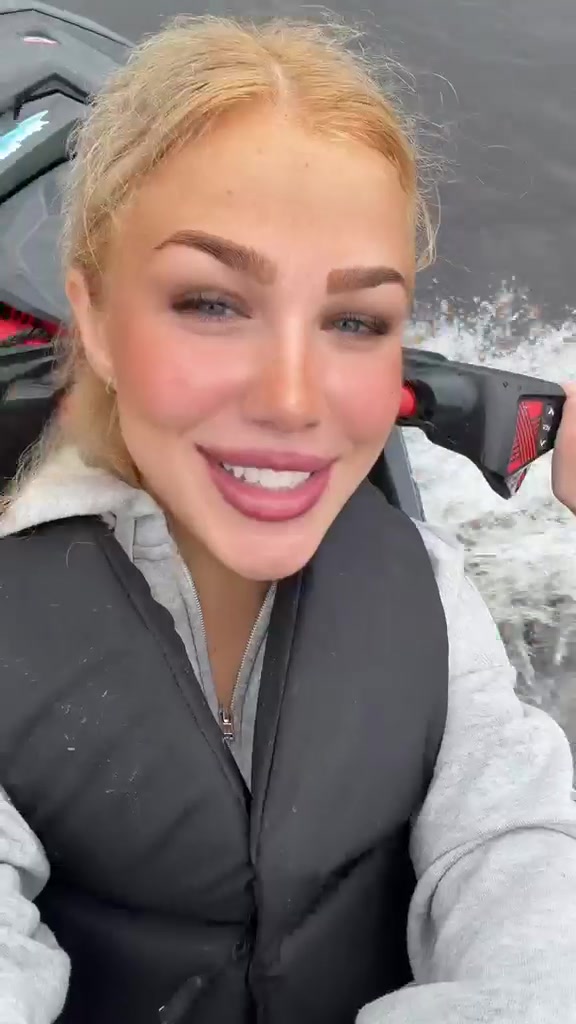 @ellaxo