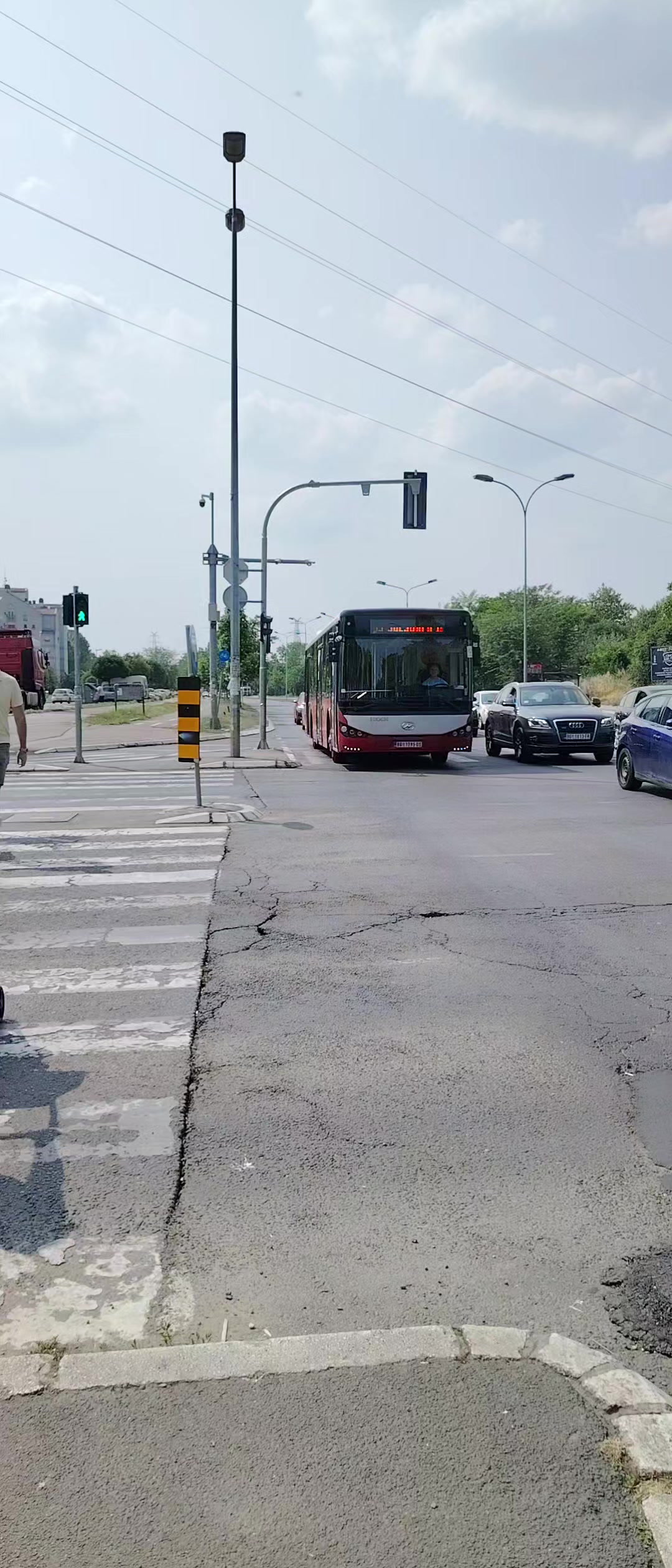 @Autobusi
