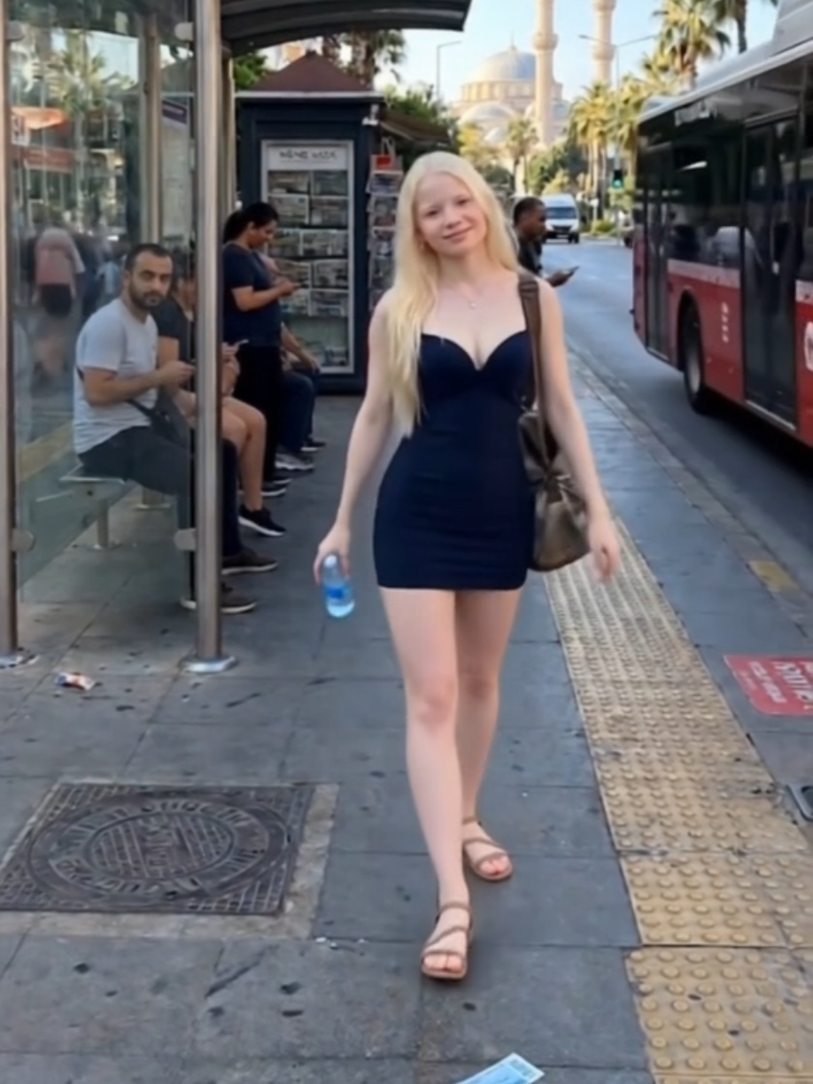 @Elisa23