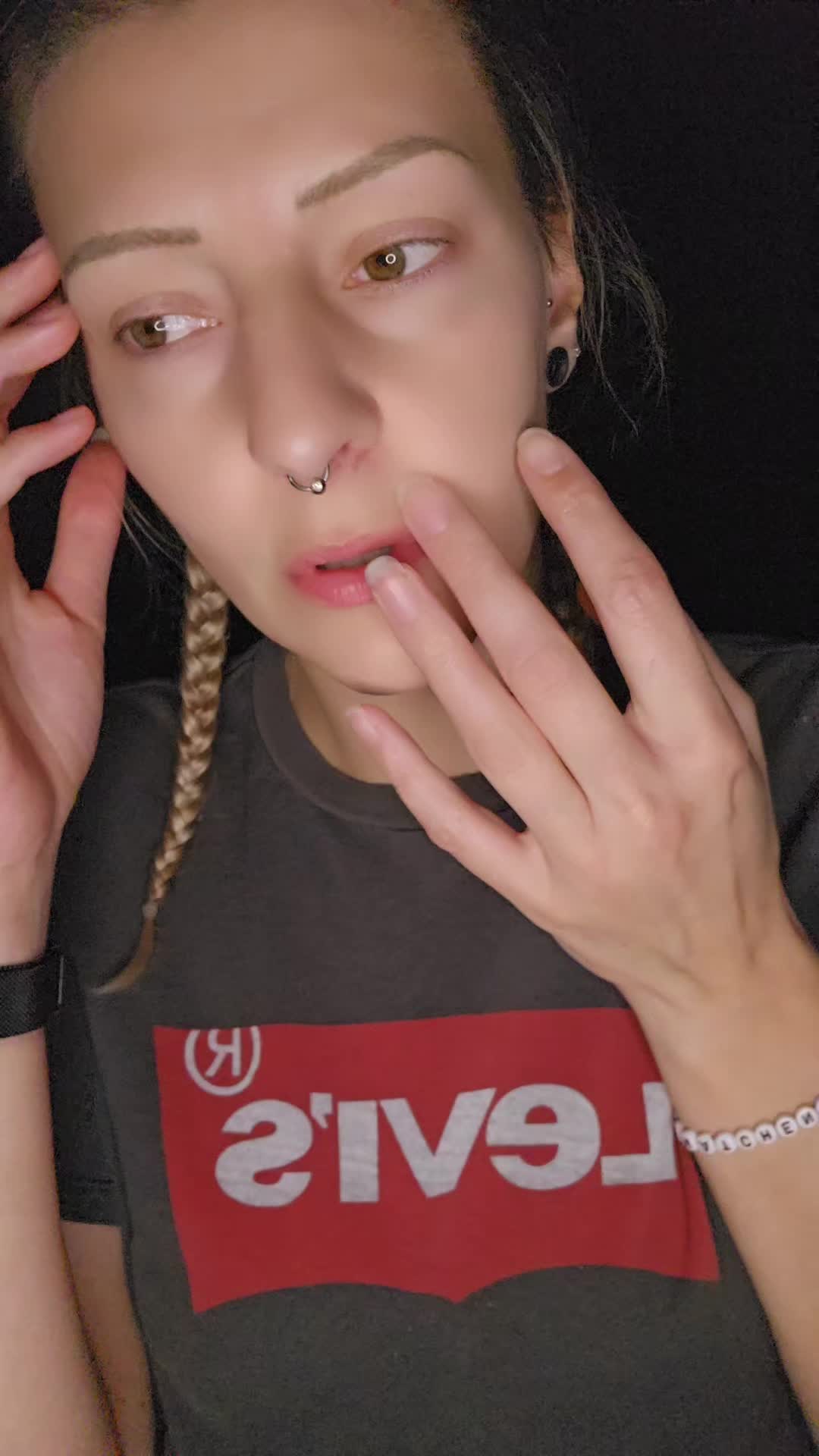 @💜🤍Karline-Schlenkerbein🤍💜