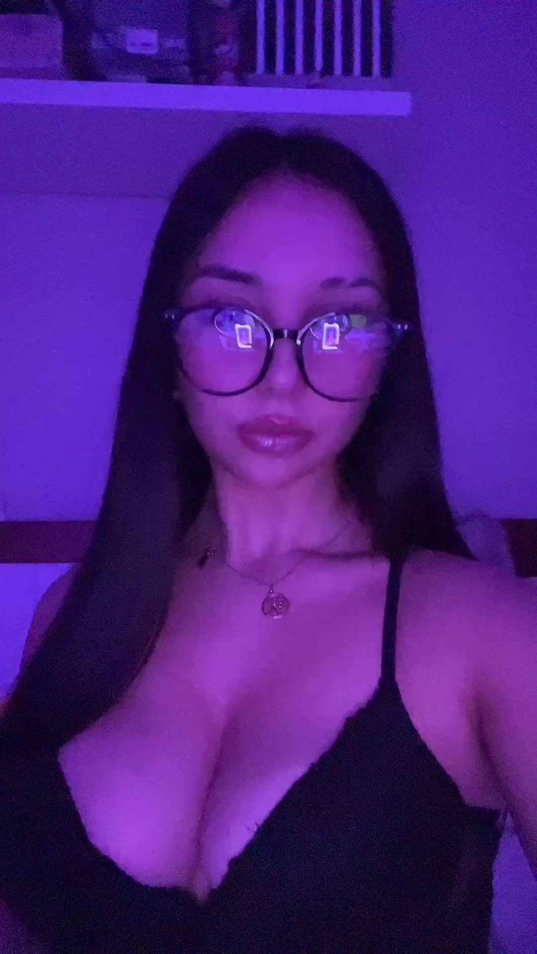 @𖣂