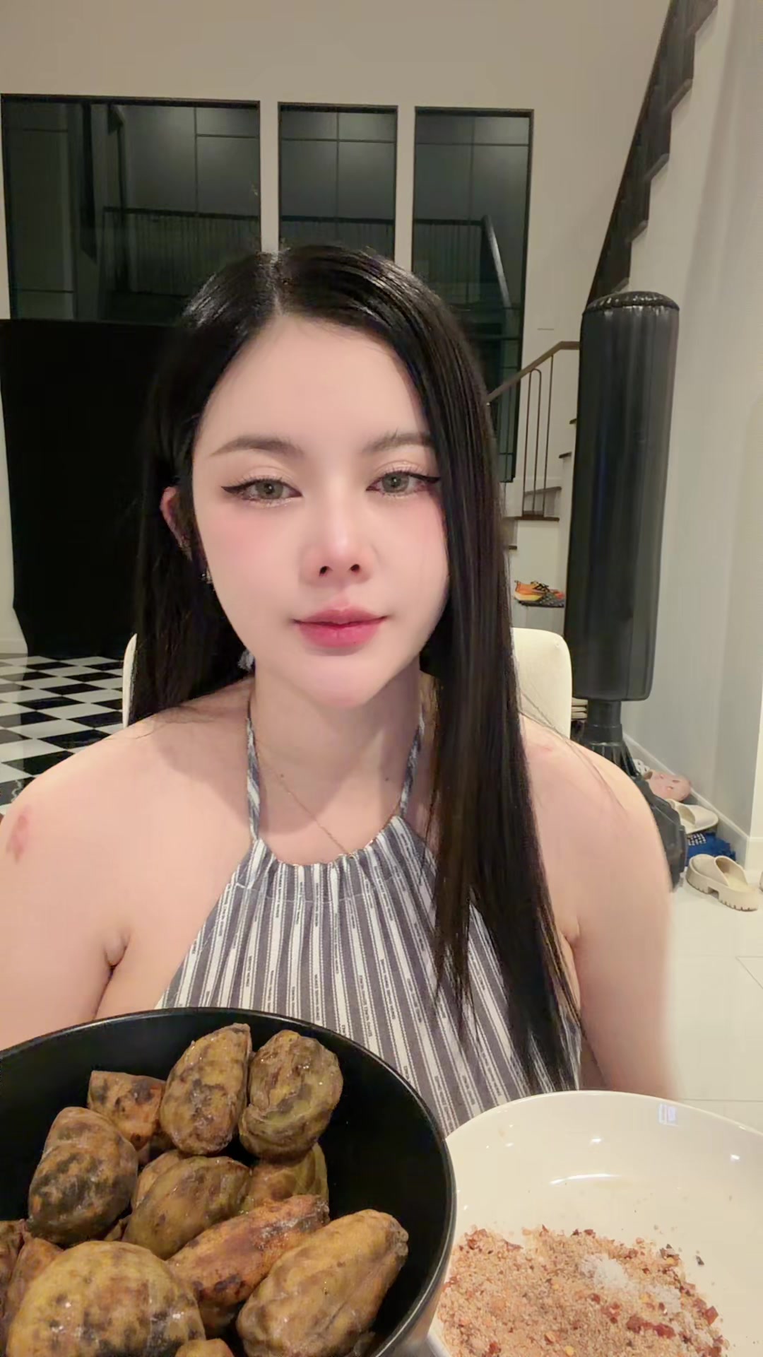 @นุกนิก ชอป
