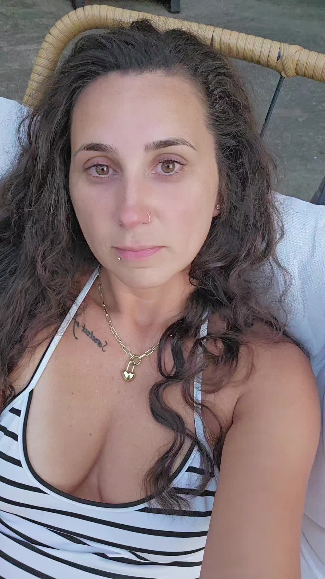 @QuirkyRN85.7®