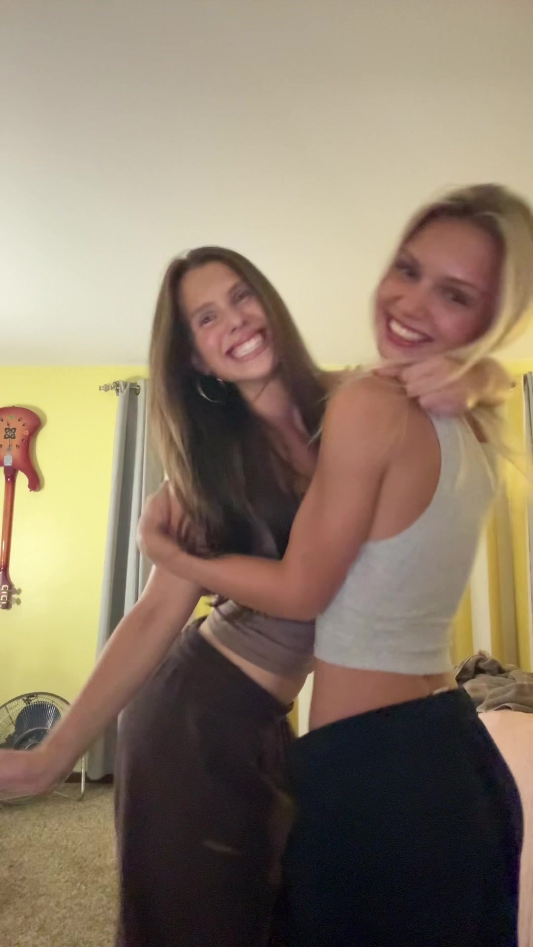 @bella