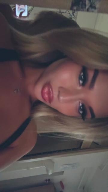 @Hancsi_._