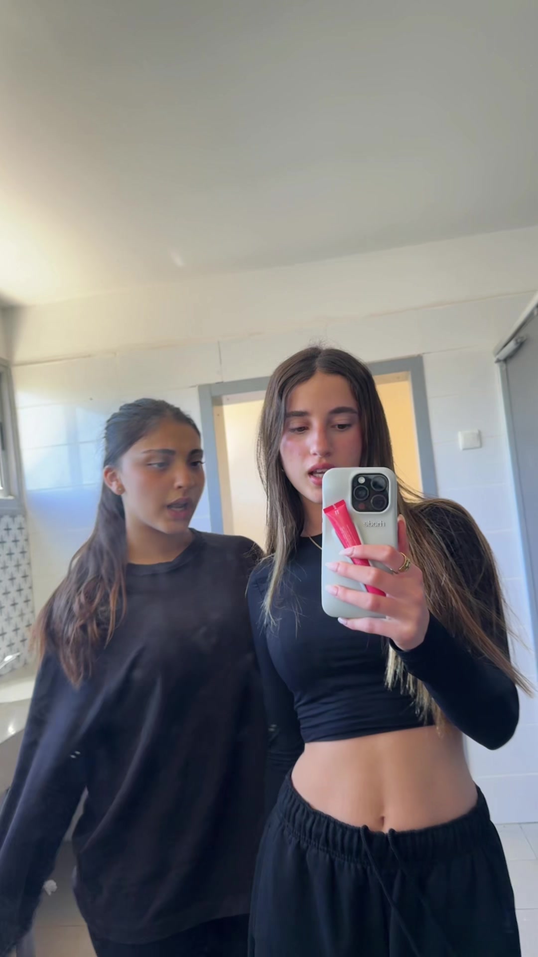@Ellaspam_