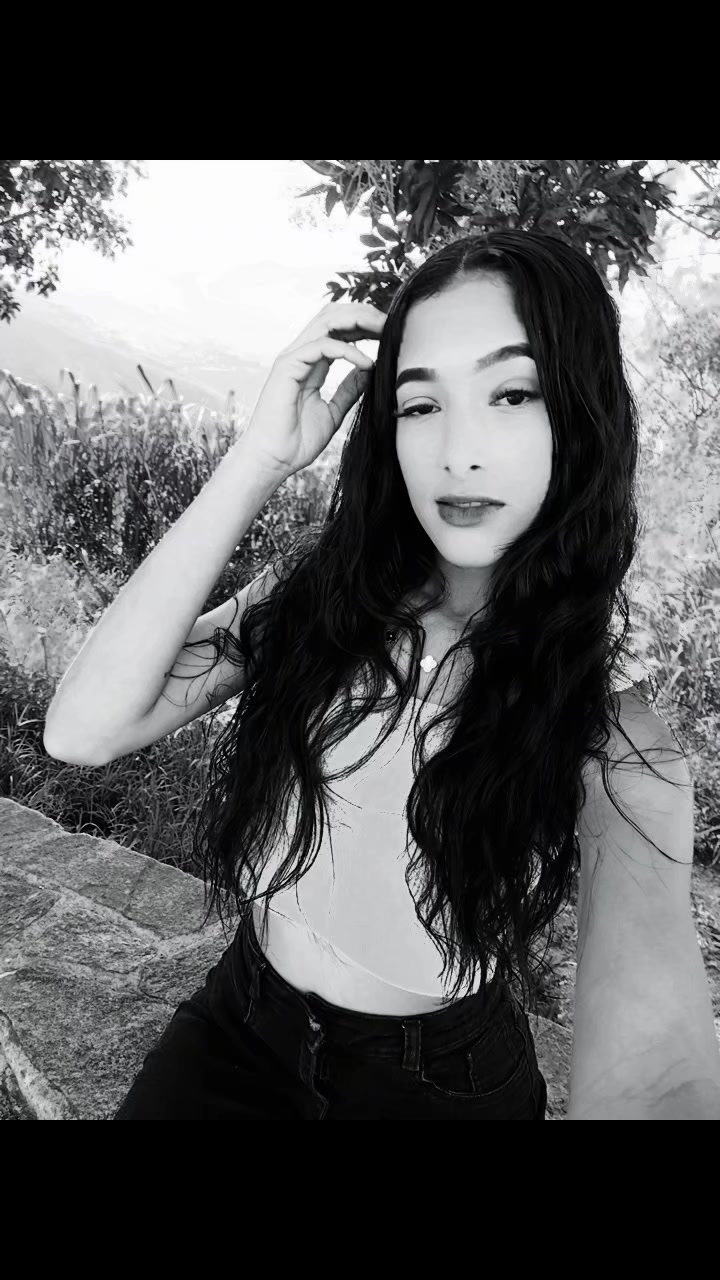@VALENTINA😍💛