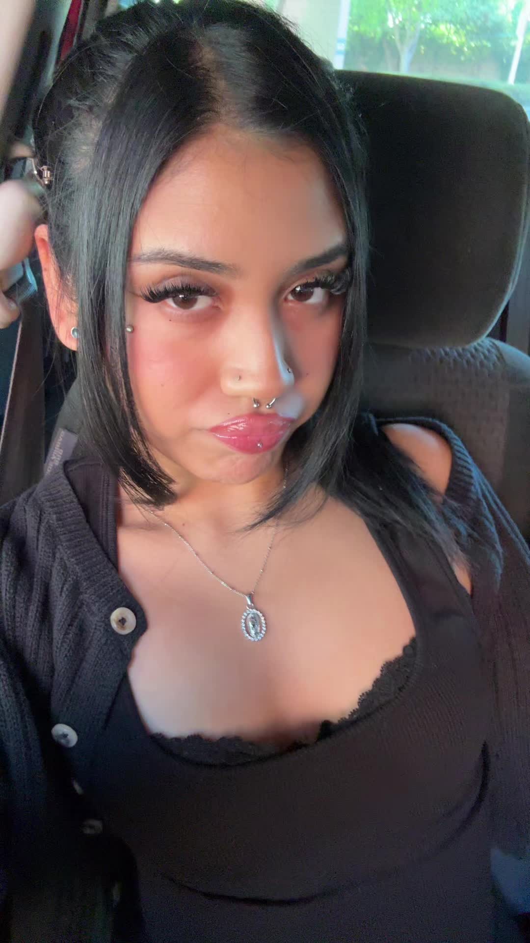@mona