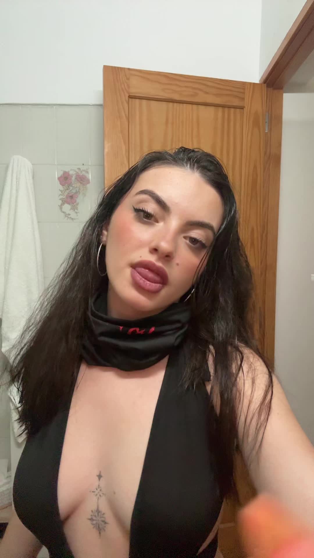 @danielaarosteguii