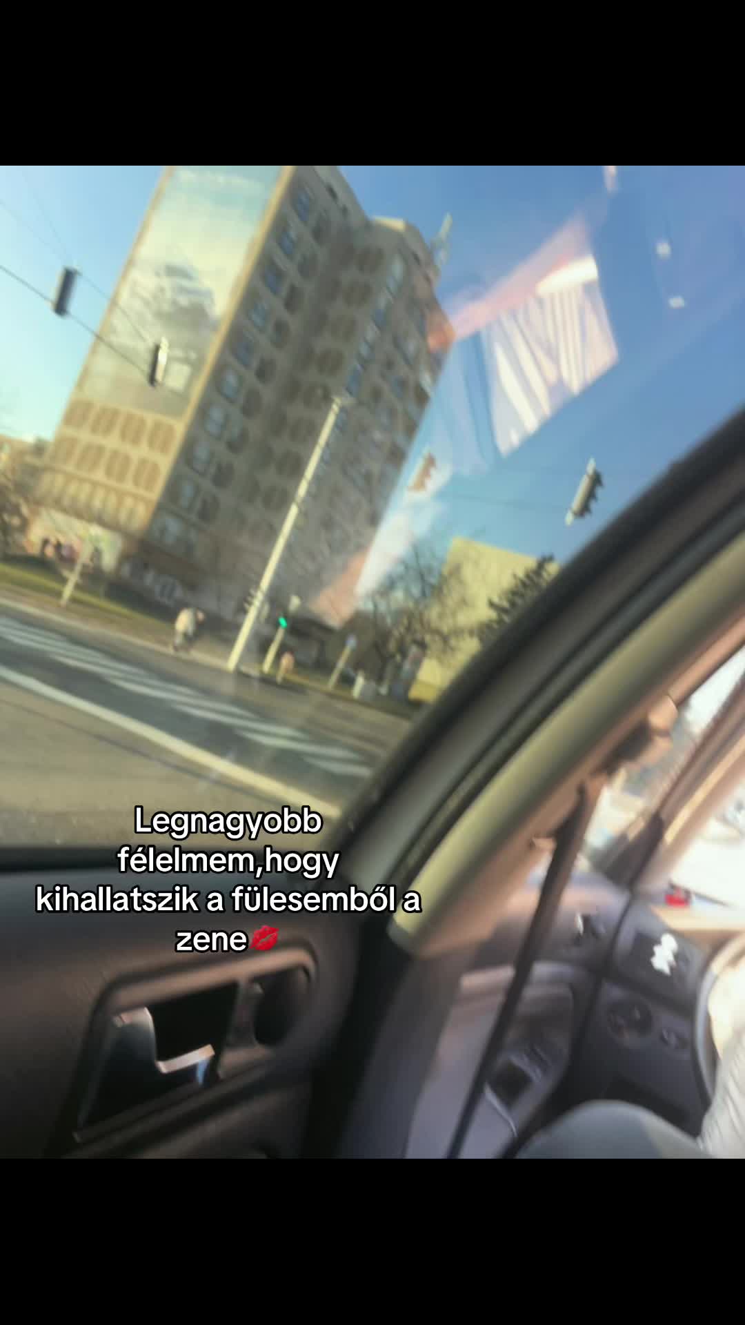 @🦦