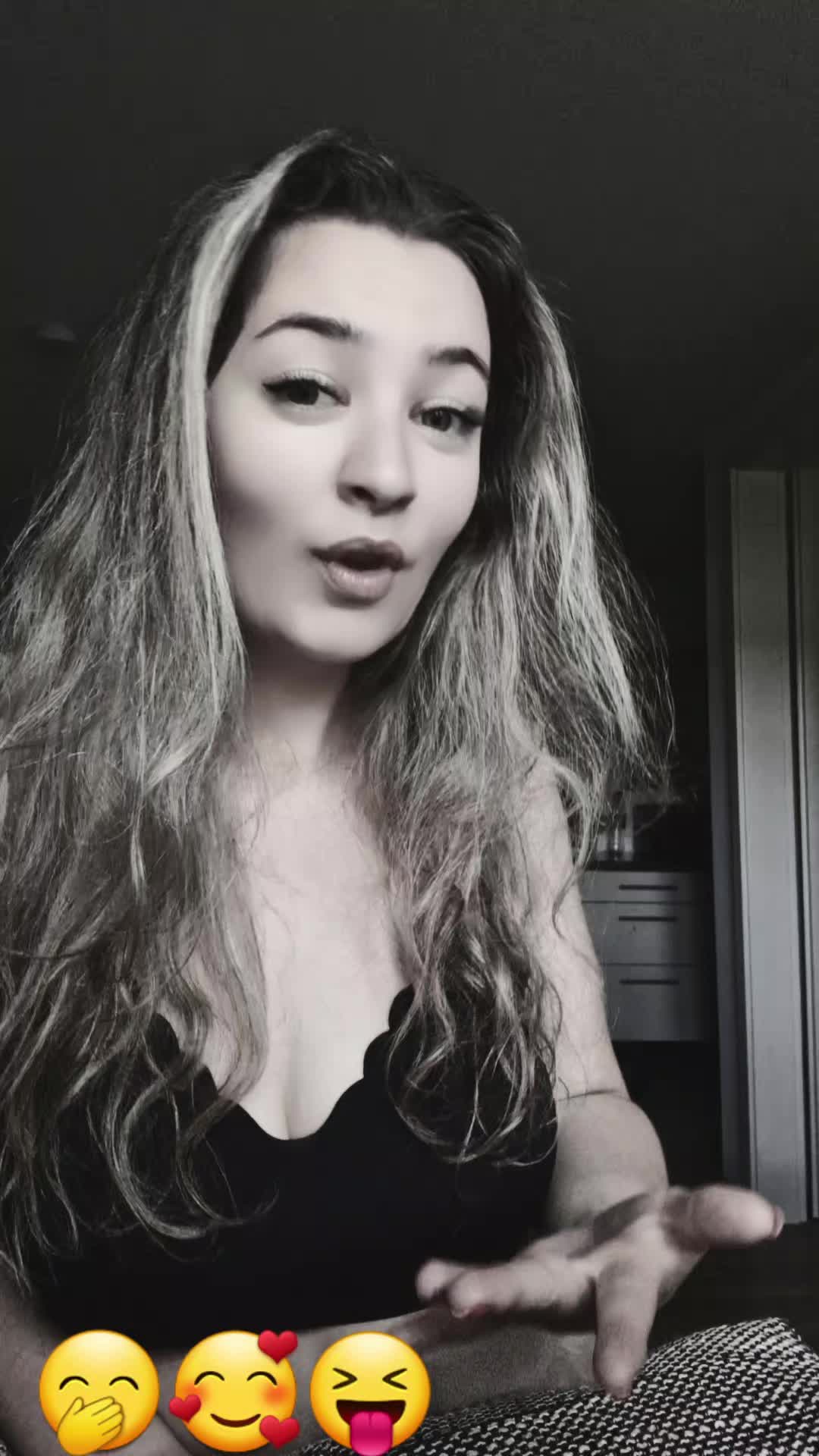 @vikt&oacute;ria kiss
