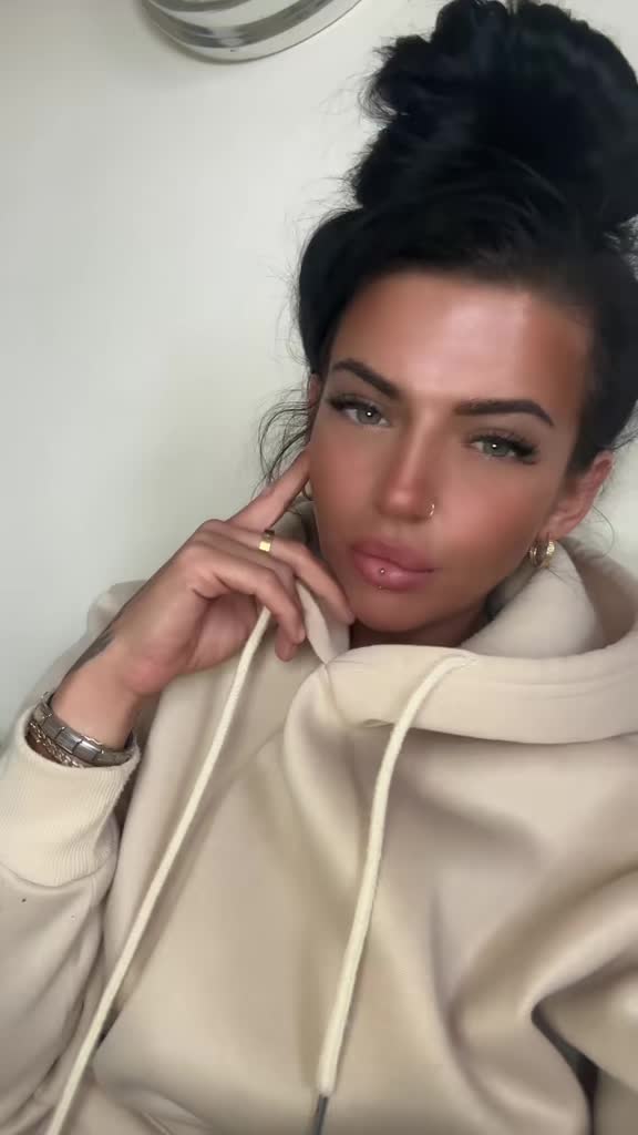 @𝓔 𝓫 𝓸 𝓷 𝔂 🍒