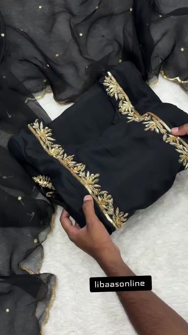 @ਲਿਬਾਸ by ਕੌਰ