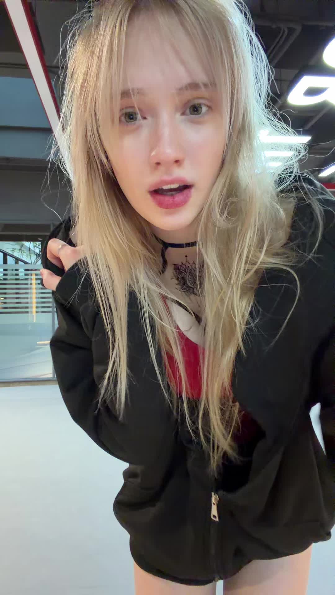 @MarisaLeona_