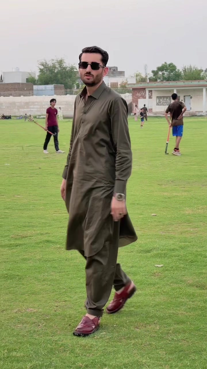 @꧁ᴹ꧍ujeeb ꧂: Khan522