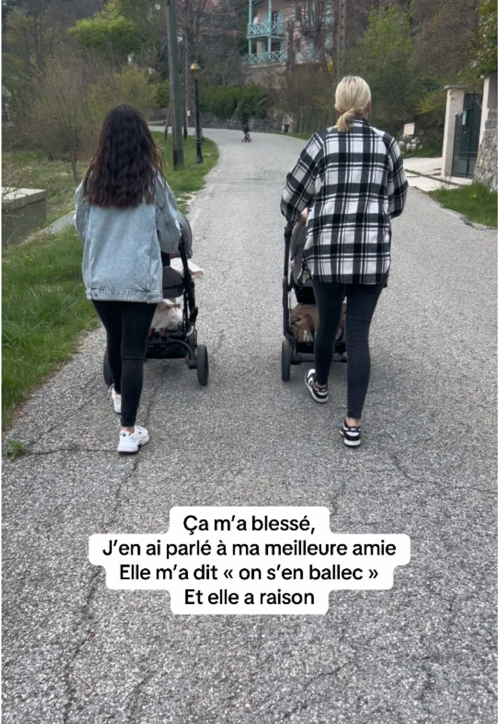 @lauraccomplie