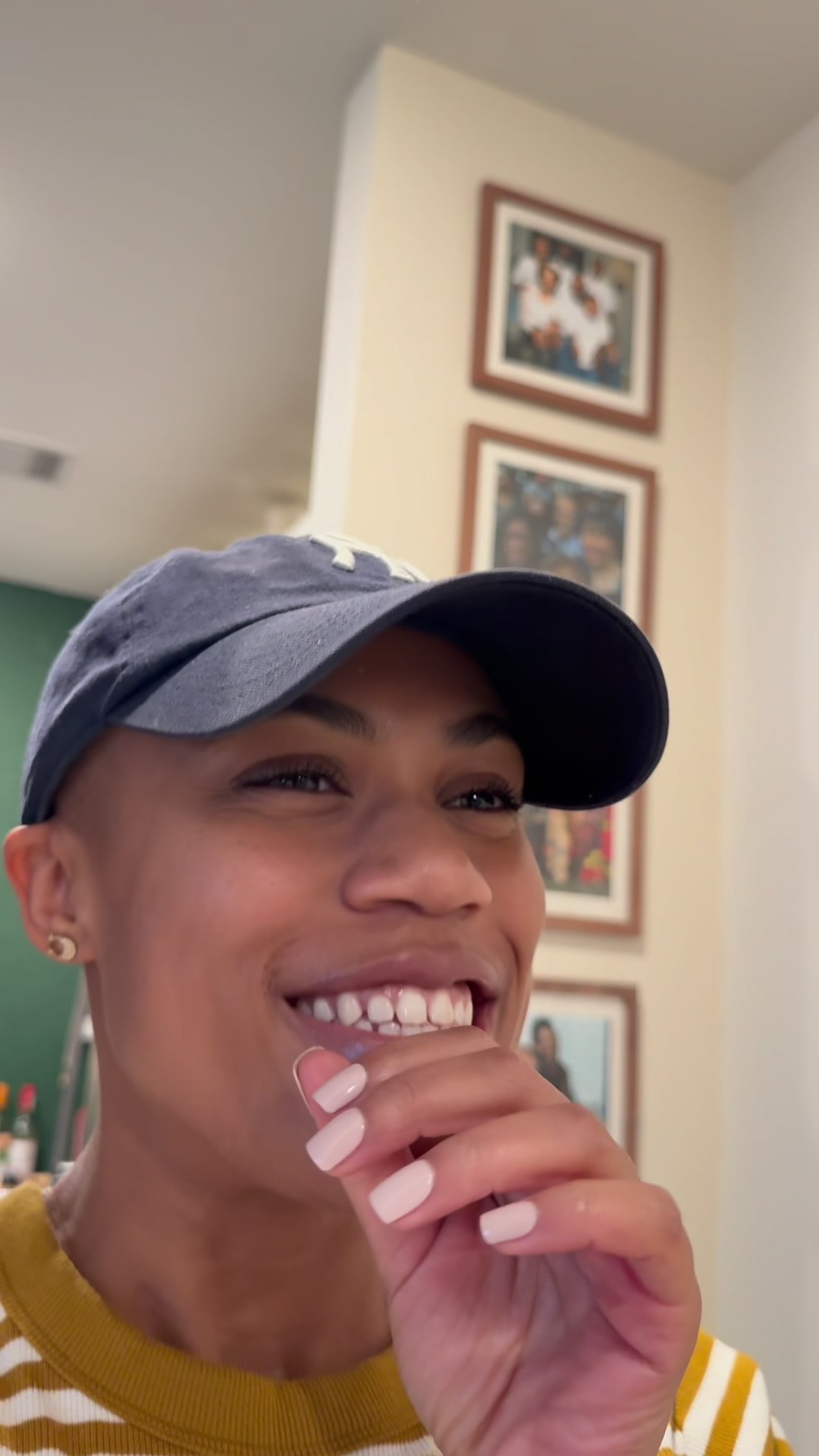 @itschristyestelle