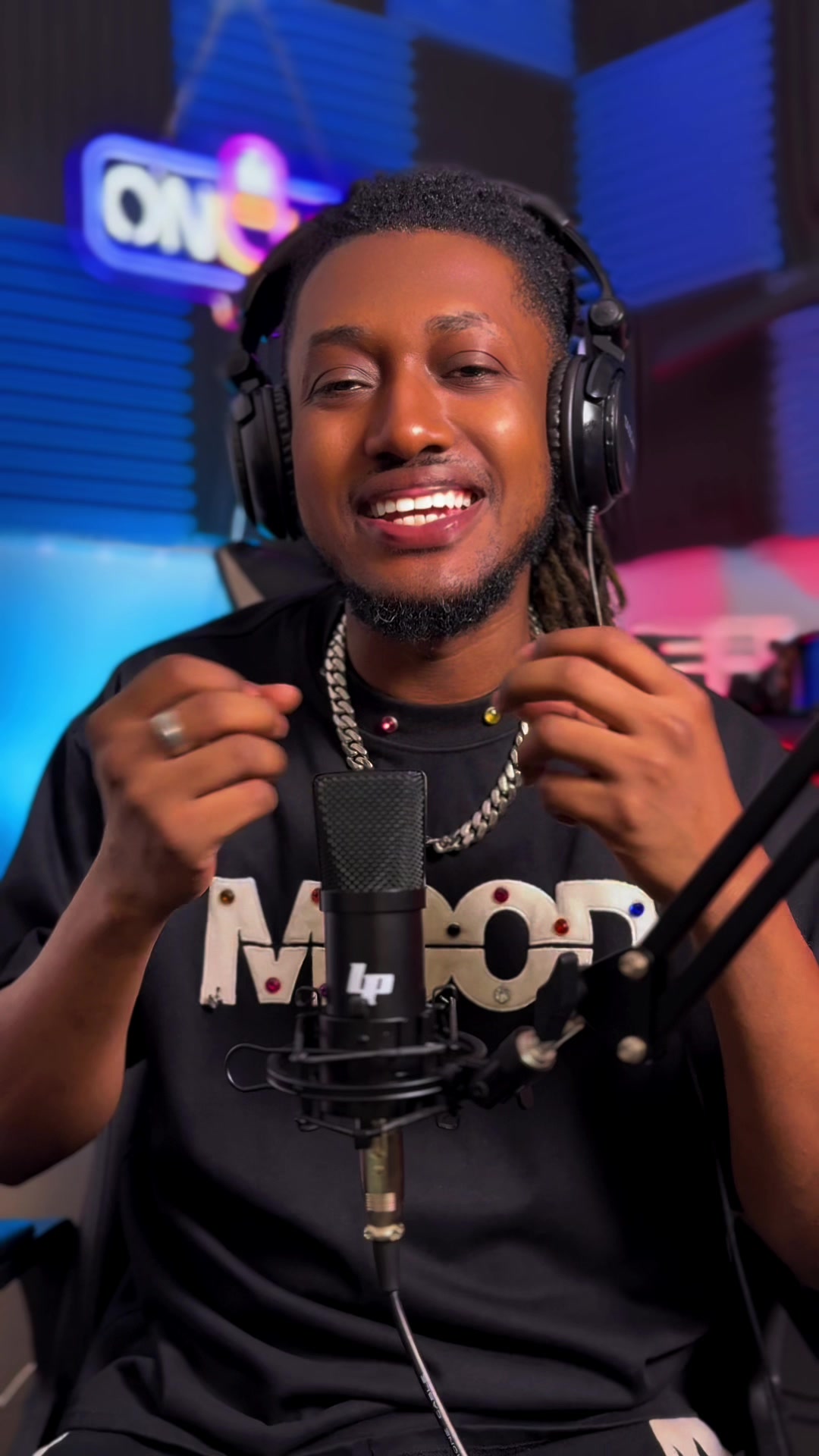 @𝐏𝐲𝐯𝐨 𝐎𝐧 𝐓𝐡𝐞 𝐌𝐢𝐜🎙️