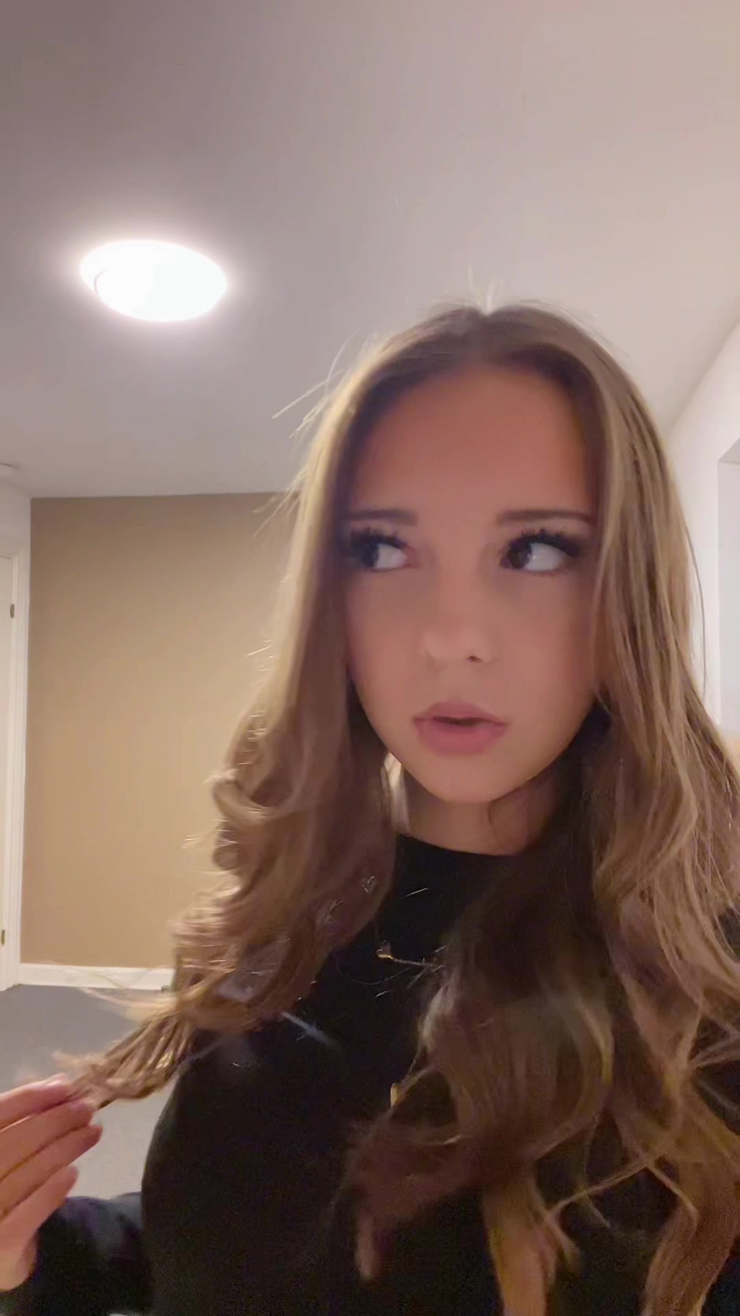 @𝓝𝓲𝓵𝓸𝓾 𝓝𝓮𝓵𝓵𝓲𝓮