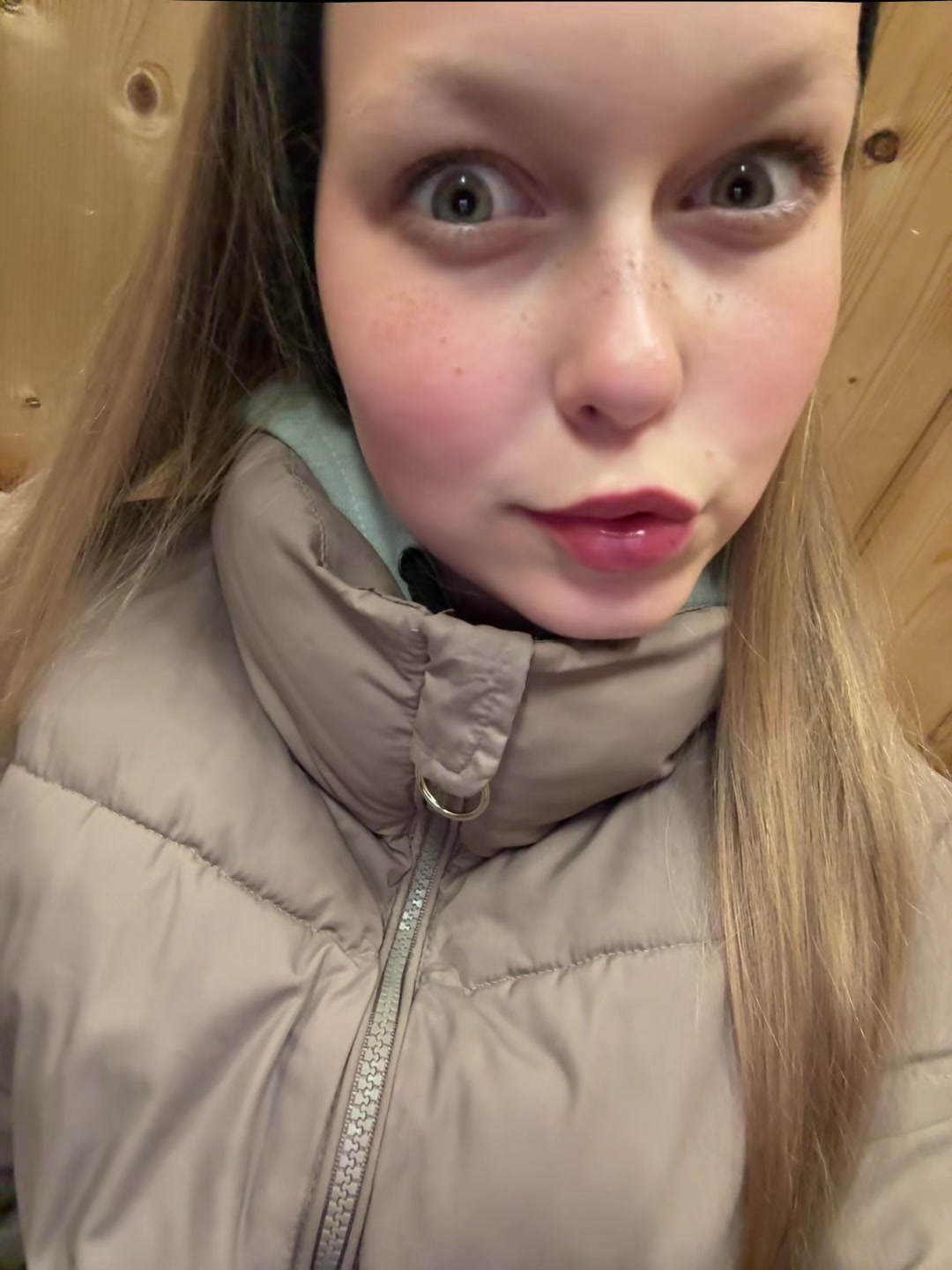 @MAX:Ваша Маша🍍
