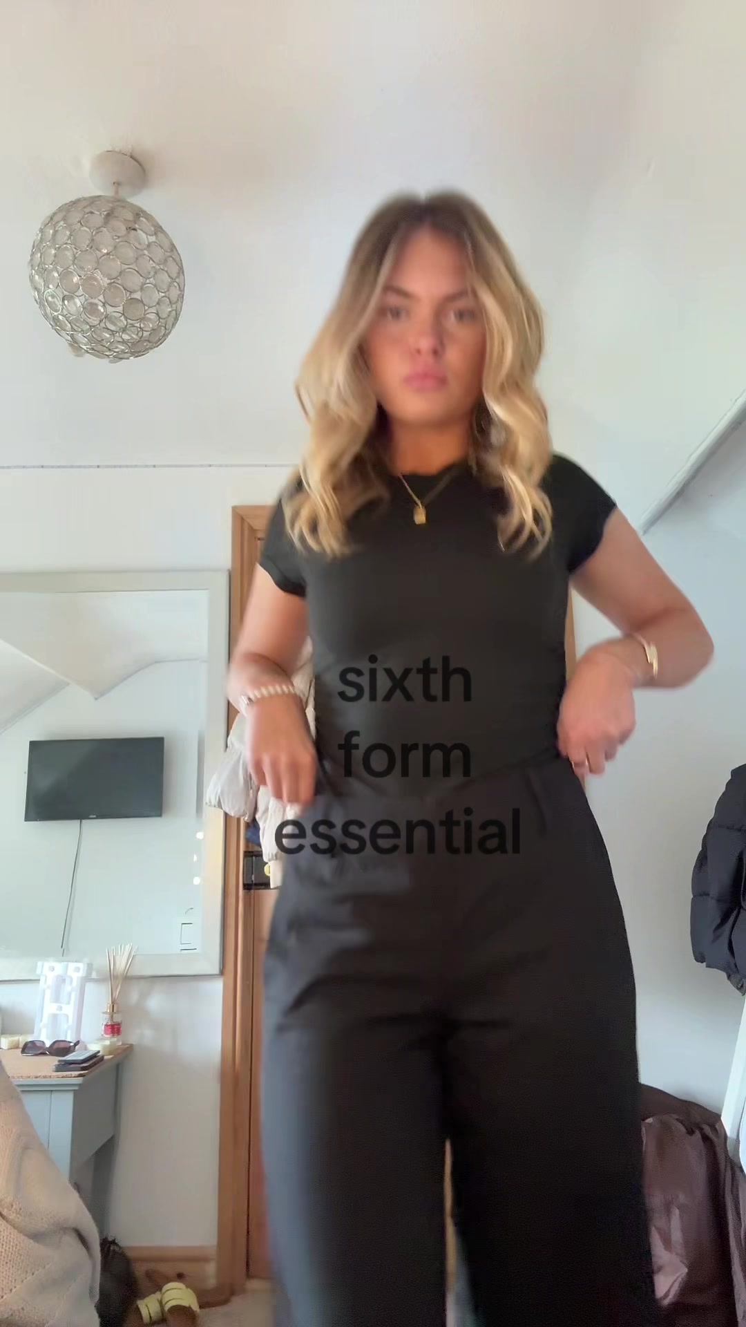 @hollyvjones