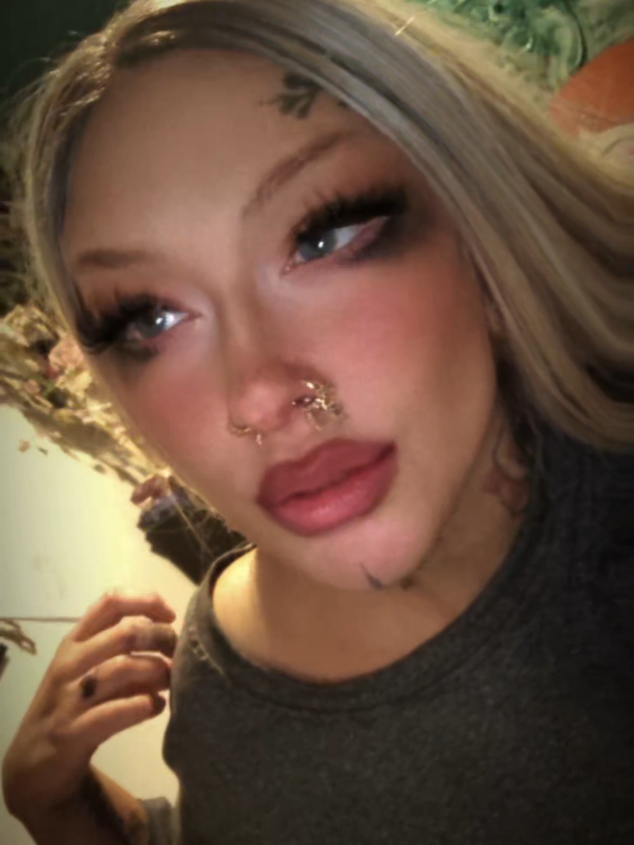 @𖤐🖤𝕶𝖆𝖙𝖎𝖊_𝖀𝖘𝖍𝖊𝖗🖤𖤐