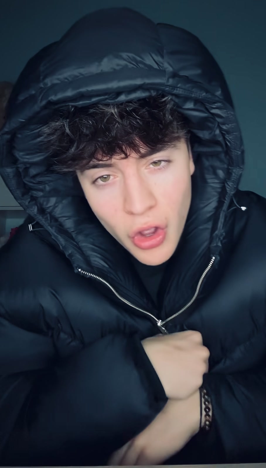@𝖆𝖕𝖔𝖑𝖔