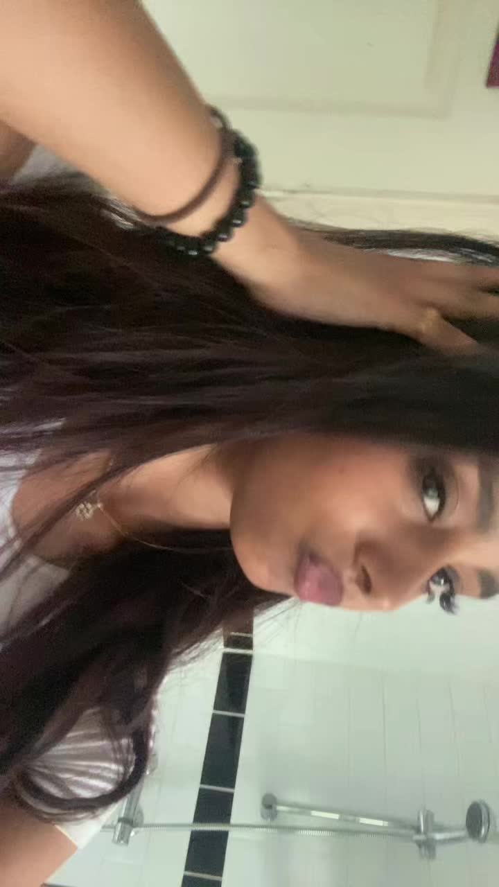 @annabella.