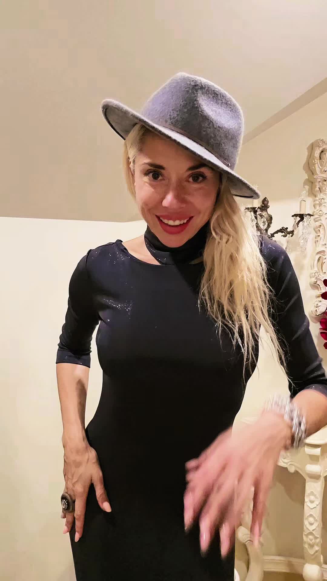 @BlondiFox