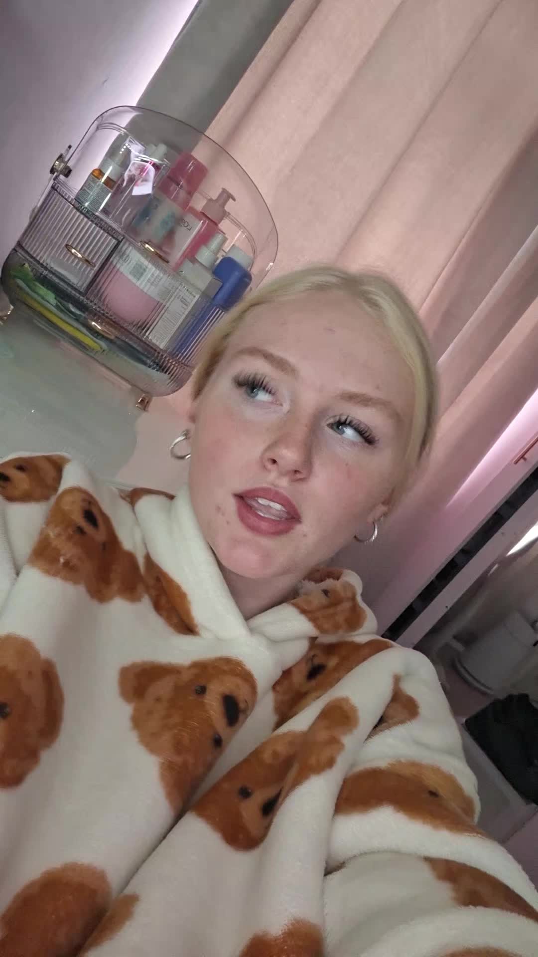 @AnnieLee