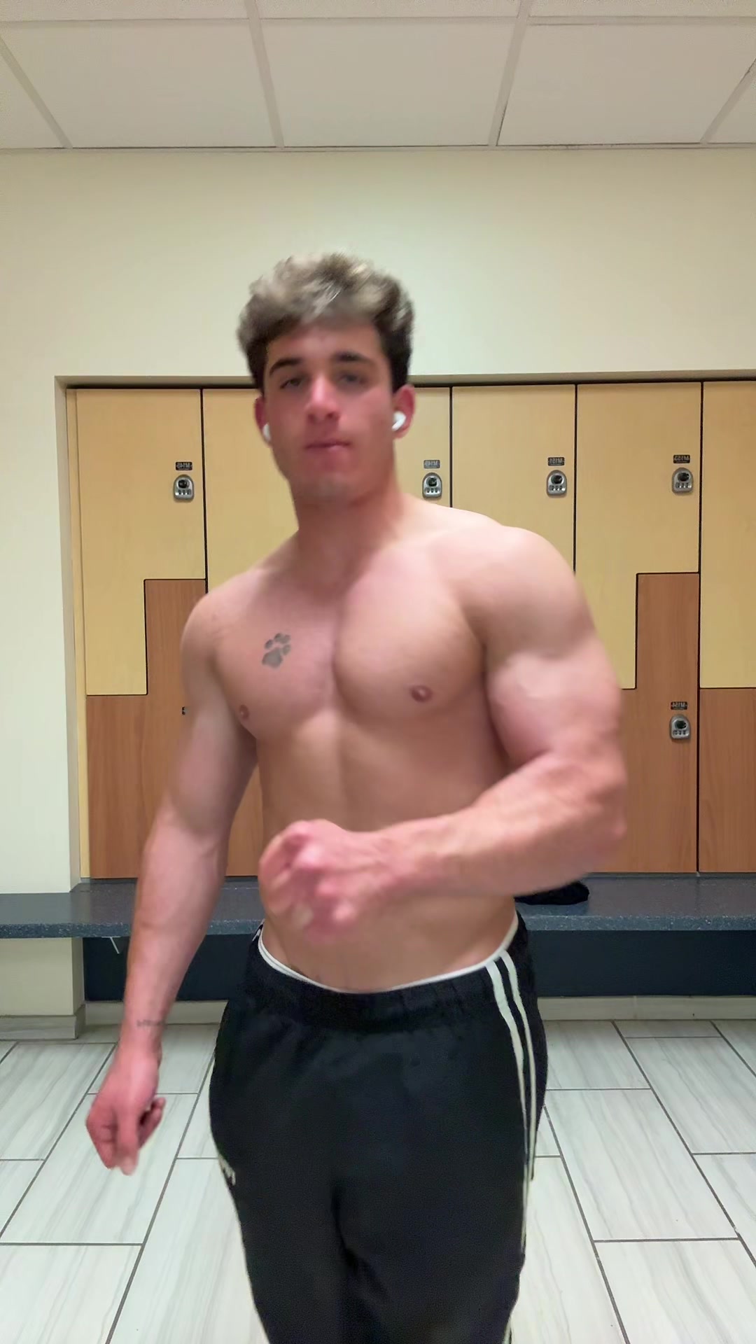 @ommy