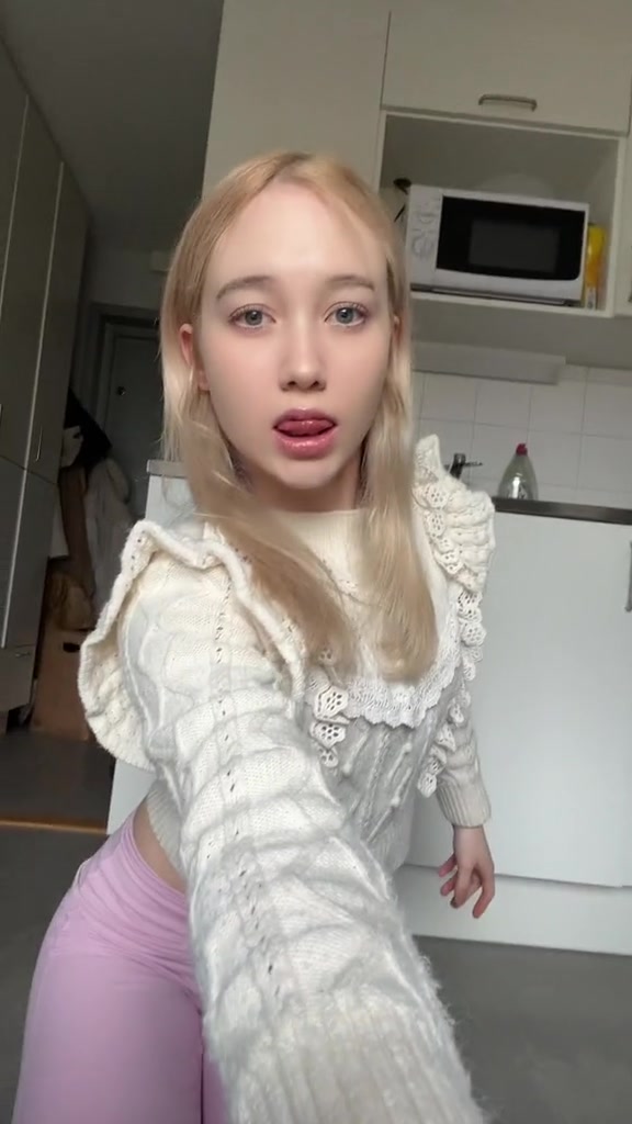 @thecutemirrorgirl