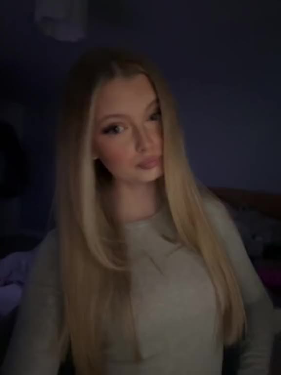 @𝐜𝐡𝐥𝐨💫