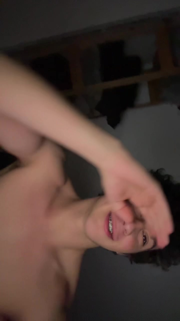 @🦦