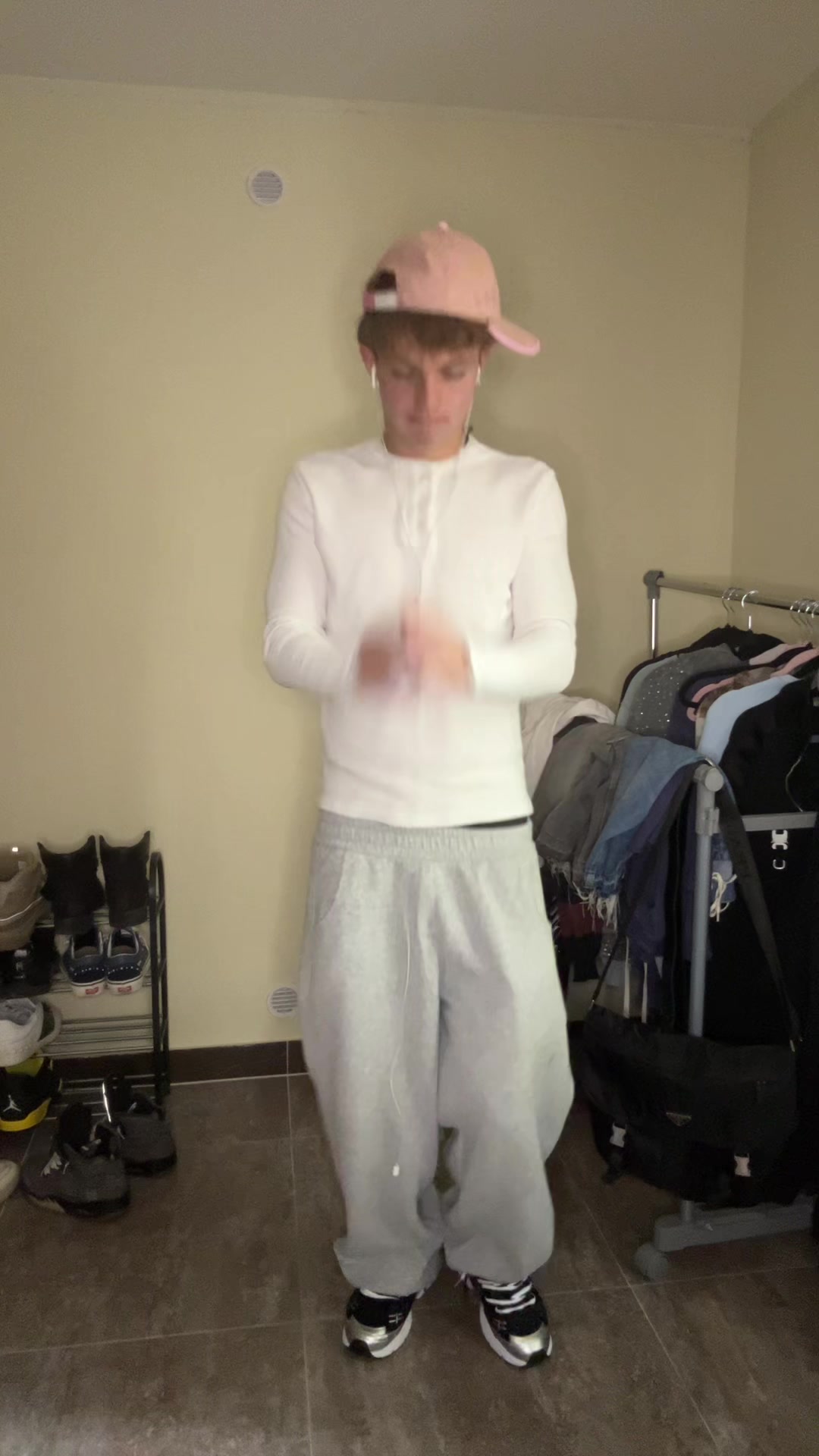 @Sqwimeee
